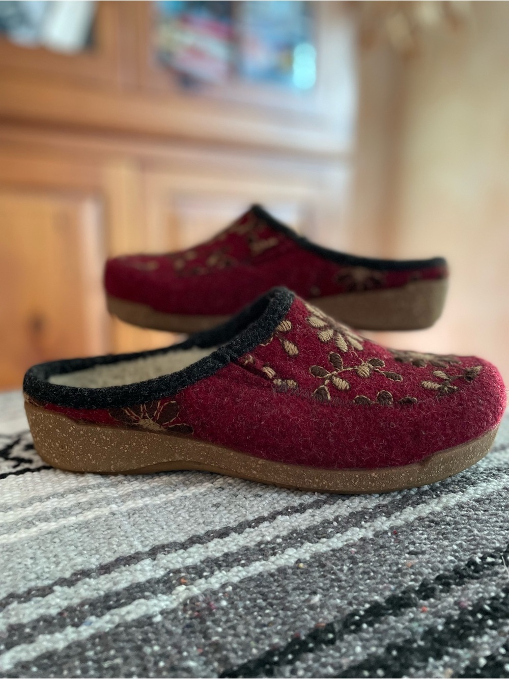 Tao's Woolderness In Cranberry Embroidered Women's Slip-On Wool Clogs EU 38 US 8